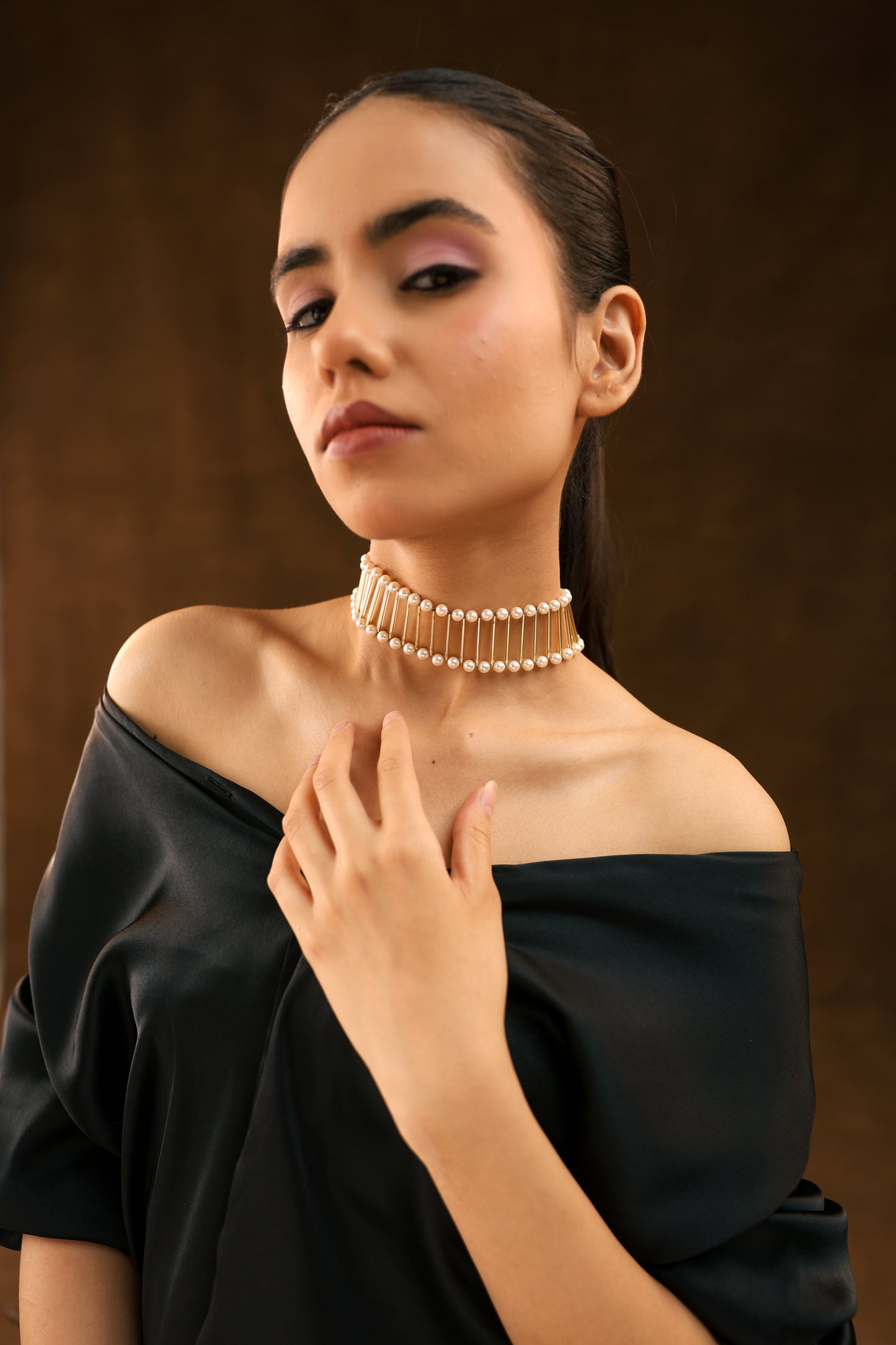 Golden Elegance: Pipe and White Pearl Choker