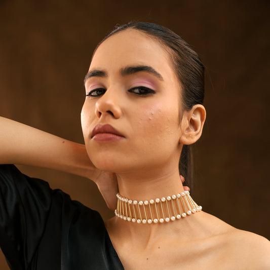 Golden Elegance Pipe & White Pearl Choker