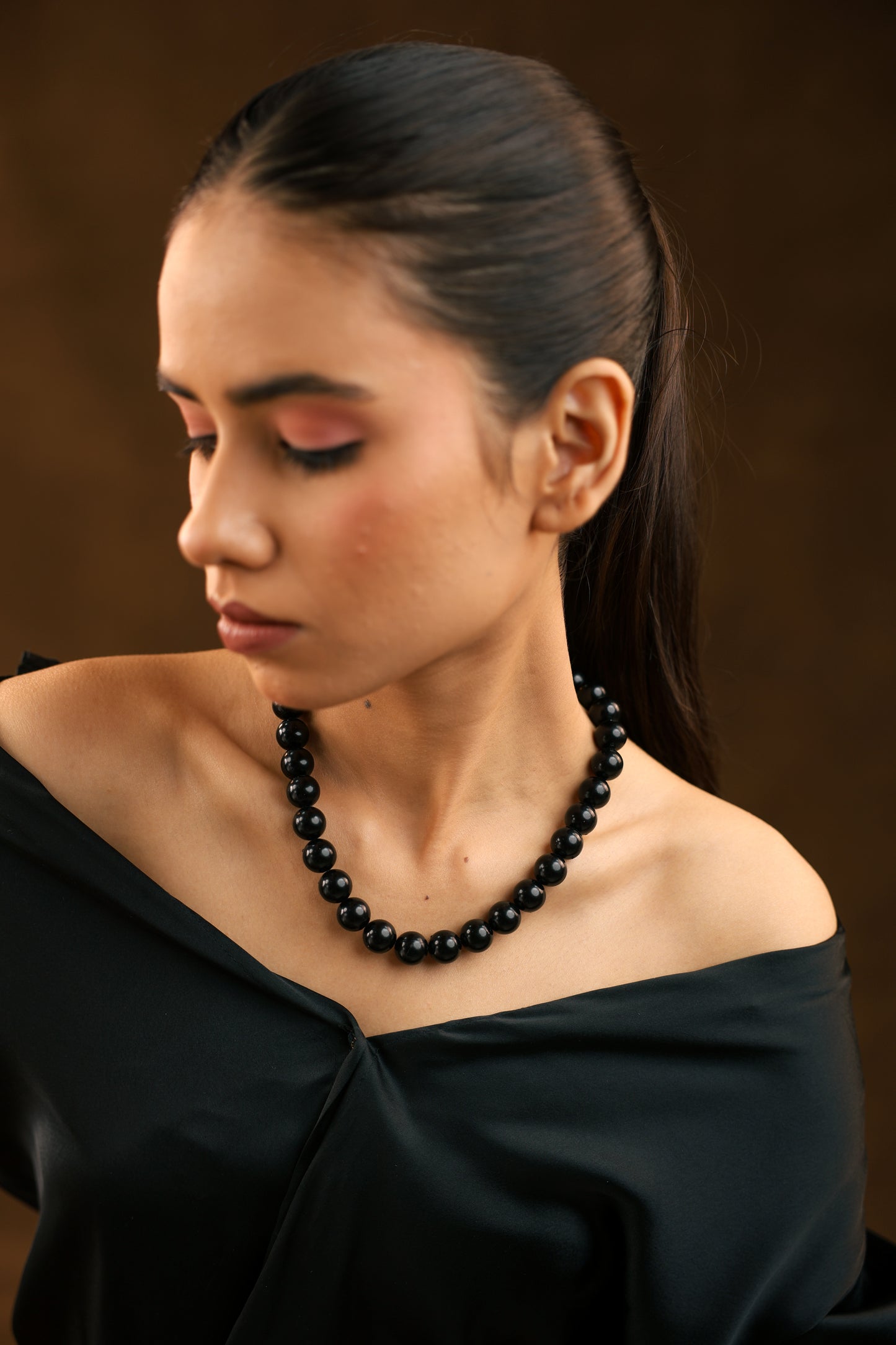 Dark Elegance: Bold Black Pearl Choker