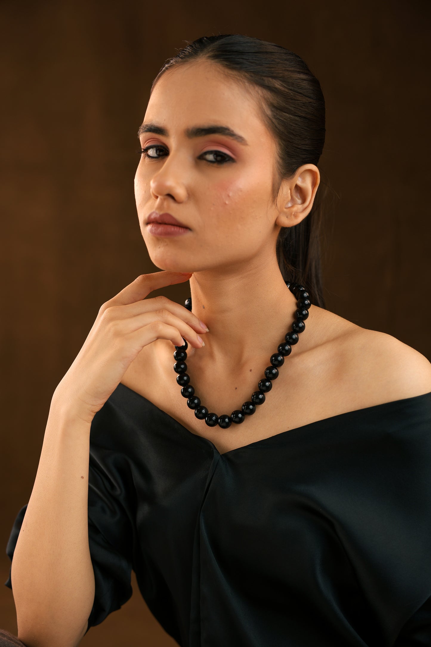 Dark Elegance: Bold Black Pearl Choker