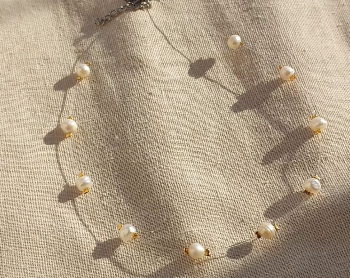 Minimal White Pearl Choker