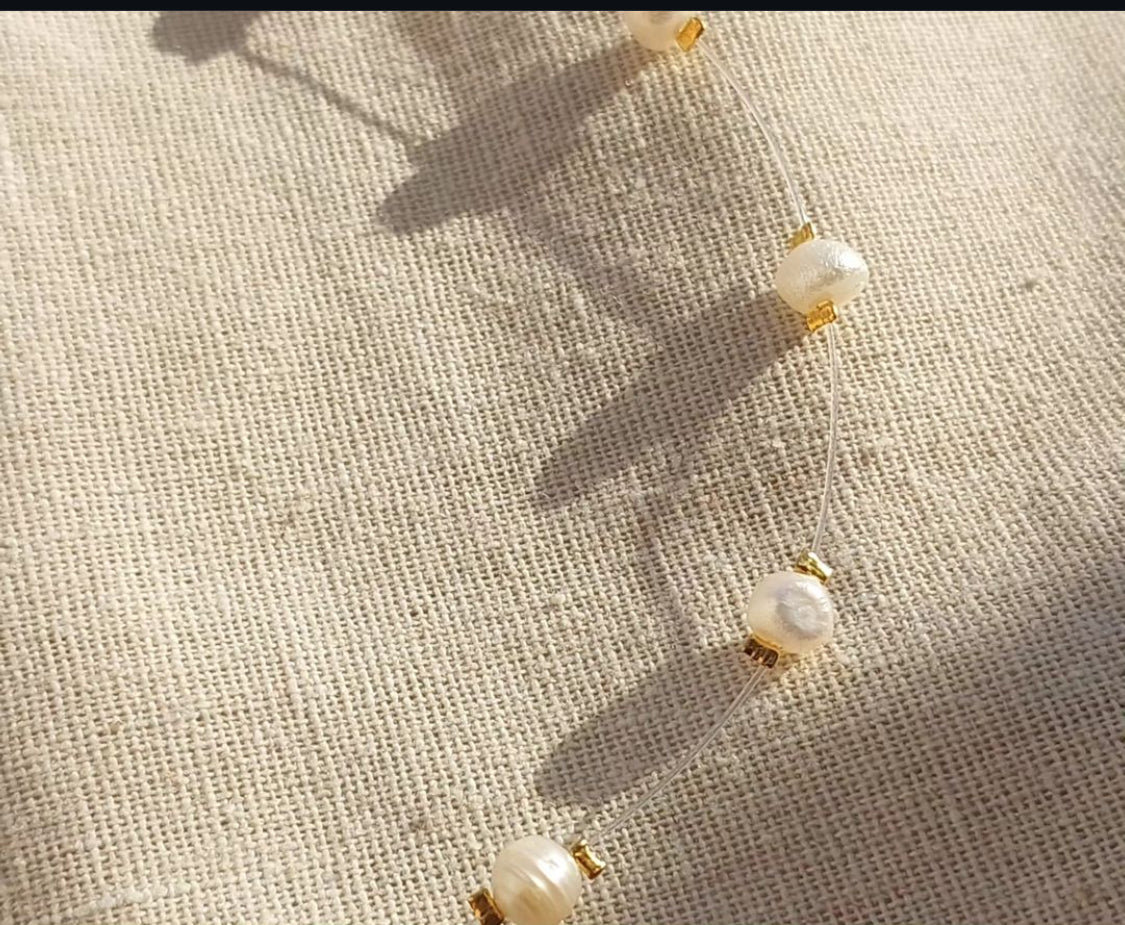 Minimal White Pearl Choker