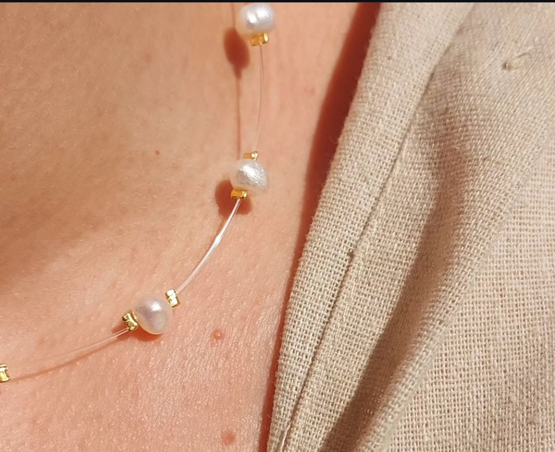 Minimal White Pearl Choker