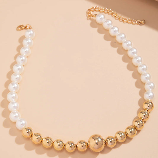 Golden Glow – Simple Pearl Necklace