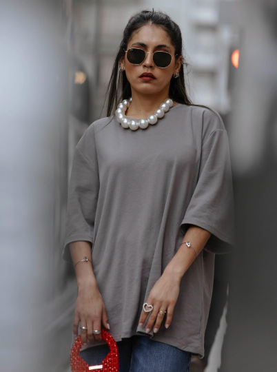 Lustrous Power: Oversized Pearl Choker