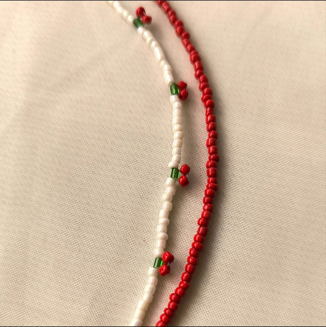 Red & White Crystal Bead Necklace – Subtle Statement