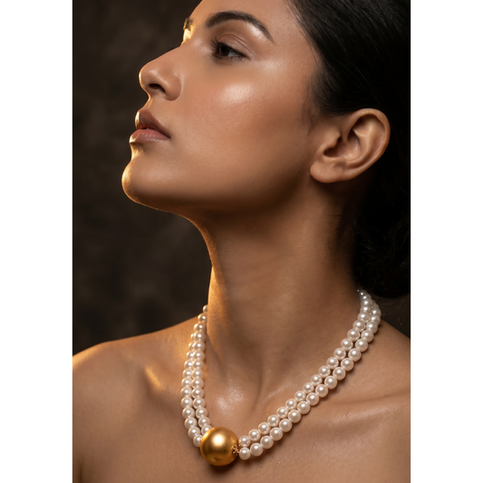 Bold Pearl Choker with Matte Gold Center