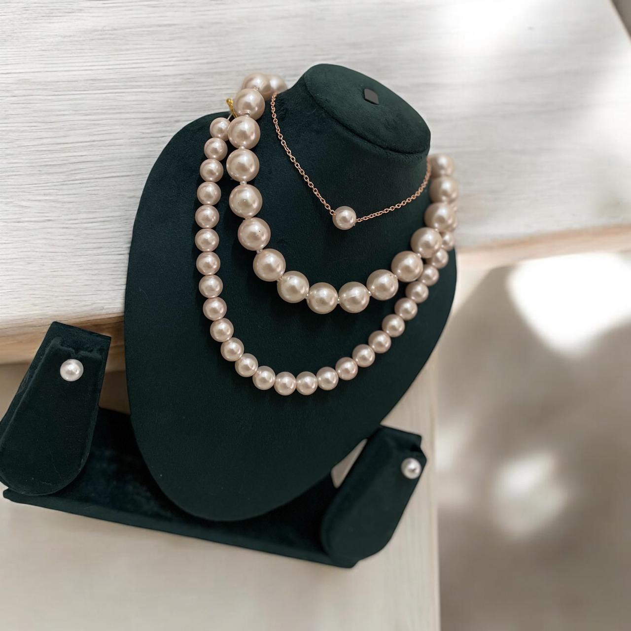 Handmade Triple Strand Pearl Necklace: Timeless Elegance