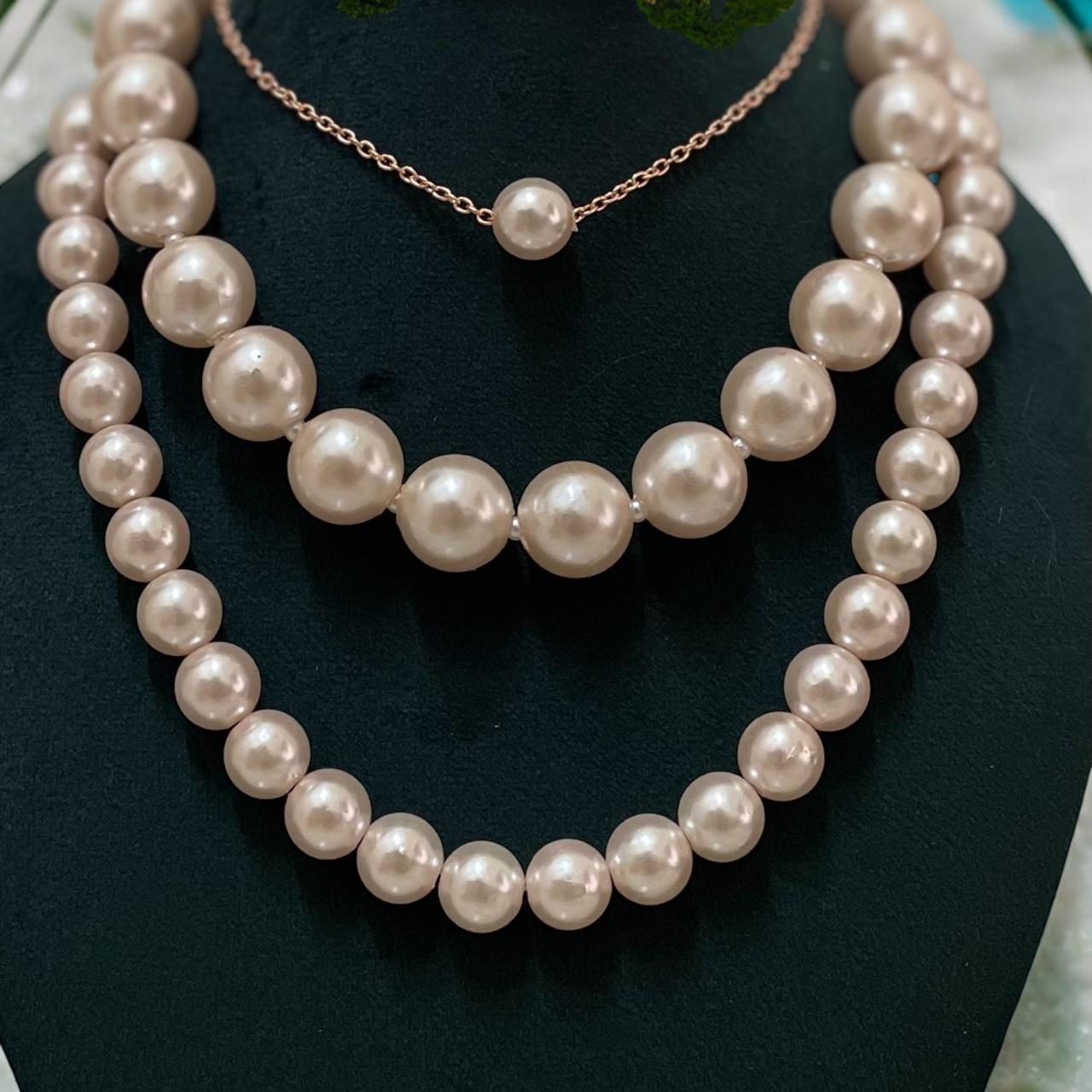 Handmade Triple Strand Pearl Necklace: Timeless Elegance