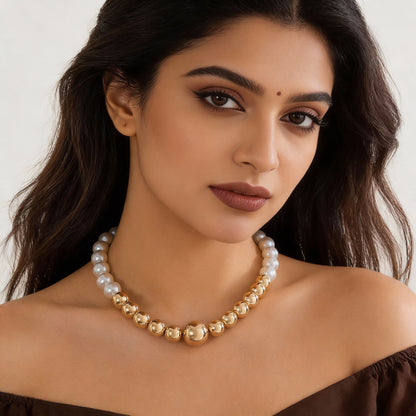 Golden Glow – Simple Pearl Necklace