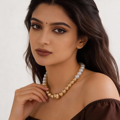 Golden Glow – Simple Pearl Necklace