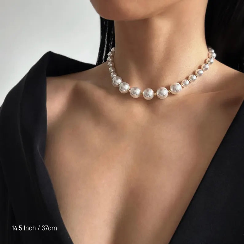 Golden Soul – Minimal Pearl Necklace