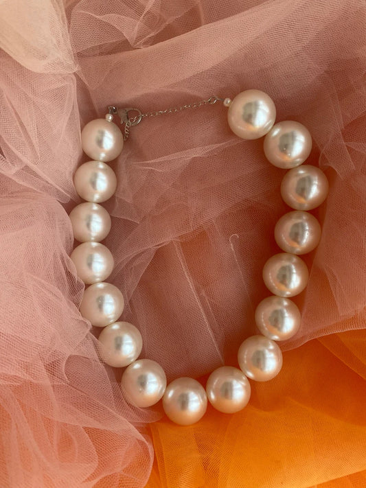 Lustrous Power – XL Statement Pearl Choker